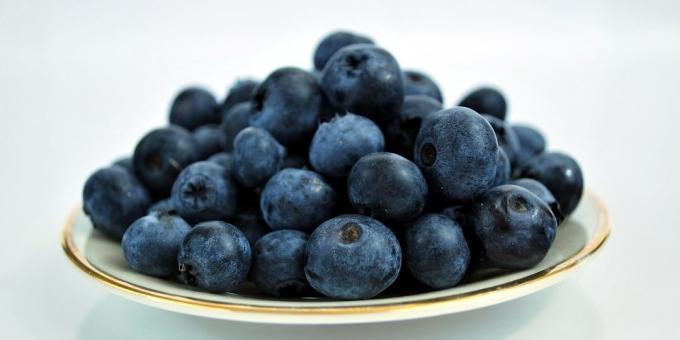 fruits et baies utiles: les bleuets