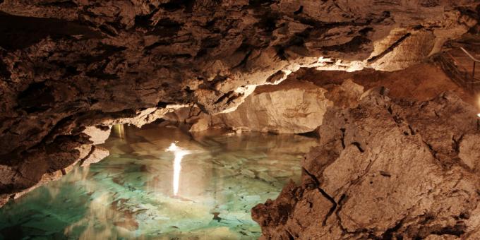 Endroits incroyables en Russie: la grotte de Kungurskaya (région de Perm)
