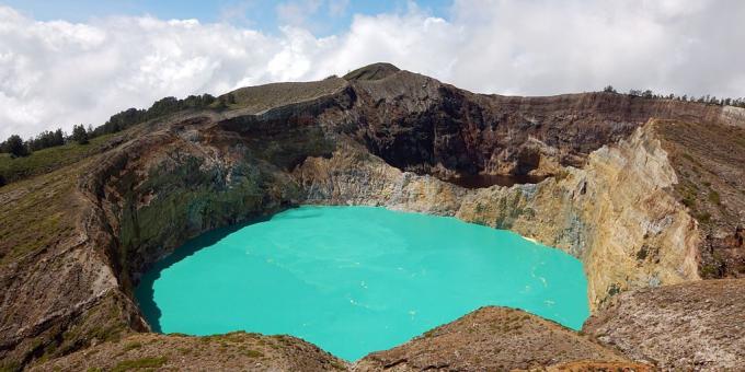 territoire asiatique attire toute connaissance de cause du volcan de touristes lacs, Indonésie