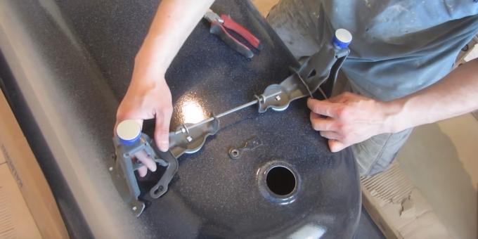 Installation du bain: comment monter les pieds de bain en acier