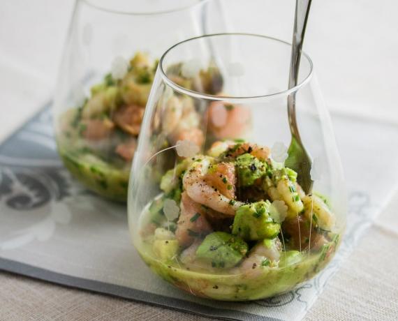 salades de fête à la hâte: Salade de crevettes, avocat et pamplemousse