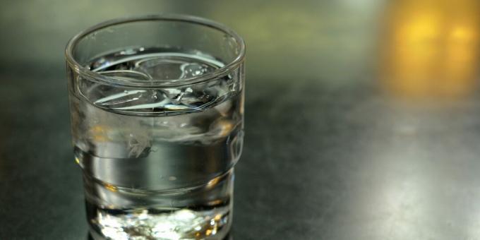 Le corps humain a besoin de 8 verres d'eau par jour.
