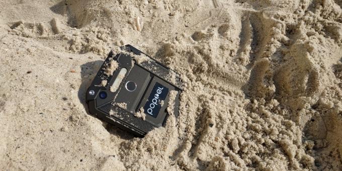 Protégé téléphone intelligent Poptel P9000 Max: Dans le sable