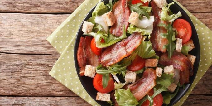 Salade au bacon et tomates