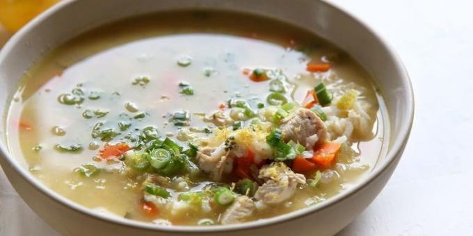 Soupe de poulet au citron et le riz