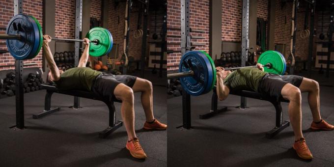 Circuit d'entraînement dans le gymnase: Bench press