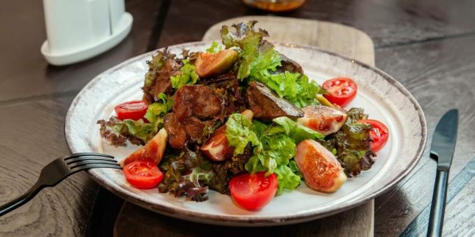 Salade tiède au foie de volaille et figues