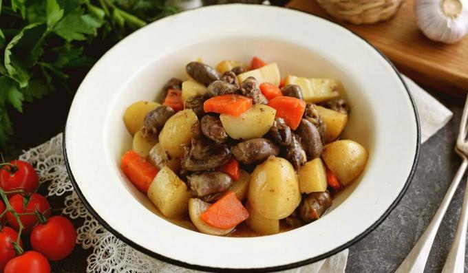 Coeurs de poulet aux légumes cuits dans une manche