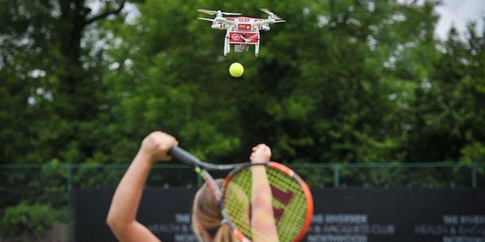 Drone aide les joueurs de tennis