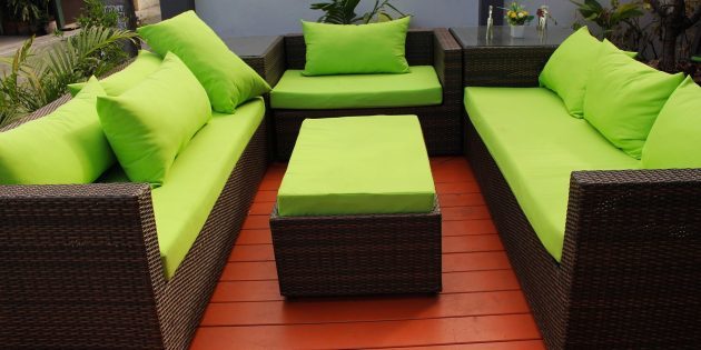 couleur accents dans les meubles de jardin intérieur