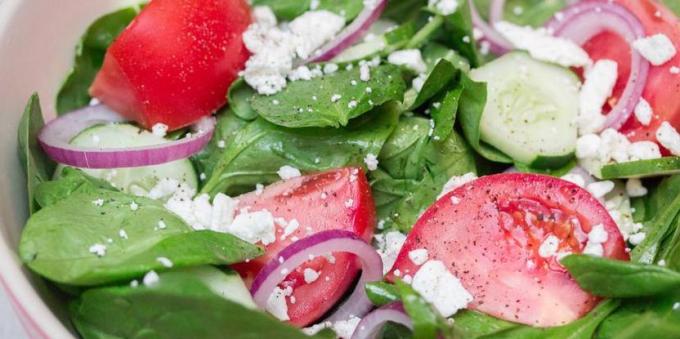 Salade aux épinards et légumes