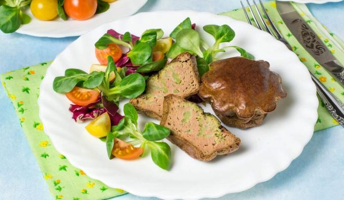 Muffins au foie avec brocoli. Plus facile que les côtelettes