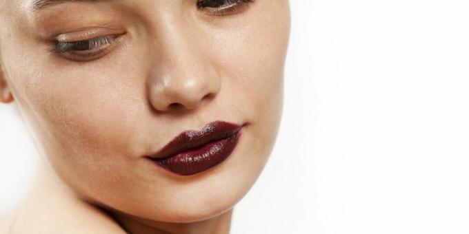 Maquillage à la mode - 2020: rouge à lèvres foncé