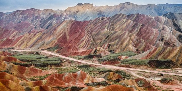 territoire asiatique attire les touristes en connaissance de cause: collines colorées Zhangye Danxia National Geological Park, Chine