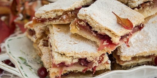 Que faire cuire de groseilles: gâteau fermé avec groseilles