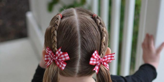 Coupes de cheveux pour les filles: bas avec deux queues de cheval pigtails