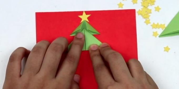 cartes de Noël avec leurs mains: colle la deuxième pièce