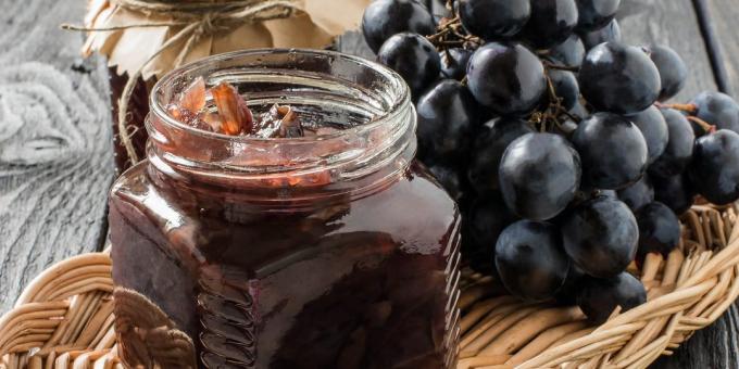 Jam fait à partir de raisins avec des graines