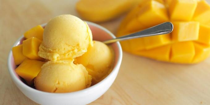 Comment faire cuire le yogourt crème glacée à la mangue