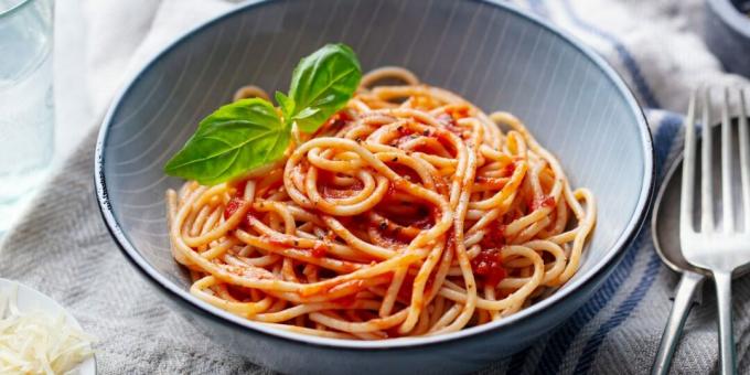 Spaghettis à la sauce tomate