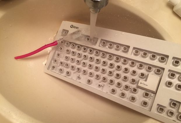 Comment nettoyer une brosse à clavier