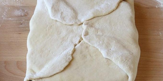 Comment faire cuire une pâte feuilletée maison: Enroulez le beurre dans la pâte