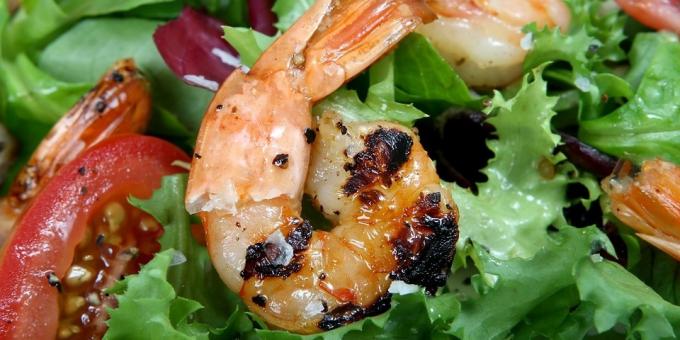 Comment faire cuire la salade de crevettes avec des crevettes, des haricots et des herbes italiennes