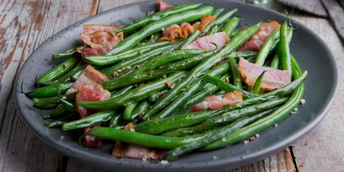 Haricots verts rôtis au bacon et à l'ail