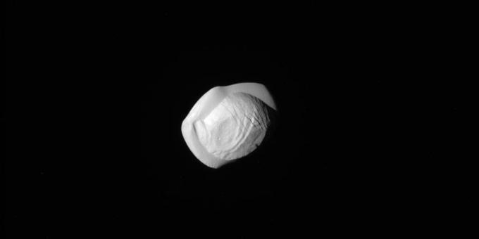 espace Photo: boulette sur l'orbite de Saturne