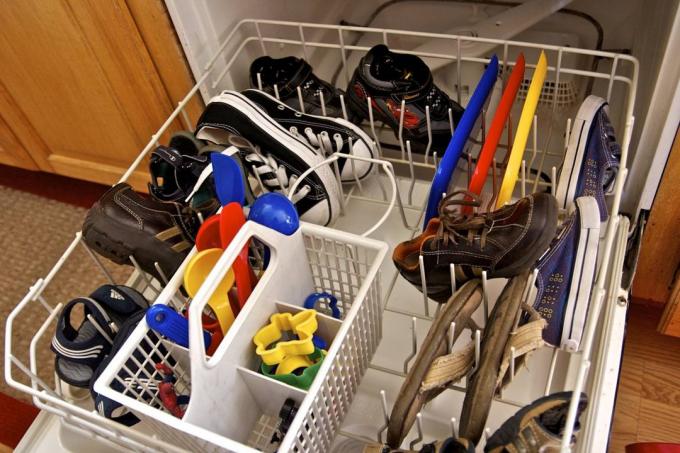 Comment utiliser un lave-vaisselle: chaussures de lavage
