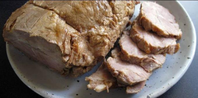 Recette pour le porc en multivarka avec la sauce soja et le curcuma