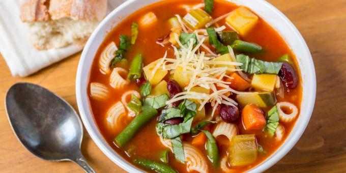 soupe de légumes avec pâtes
