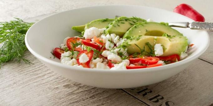 Salade d'avocat, fromage cottage et poivron