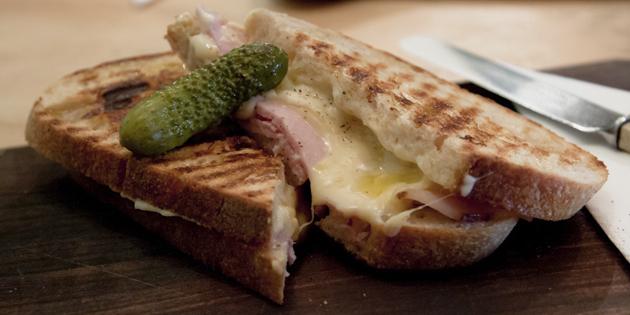 Recettes des repas rapides: sandwiches, français "croque-monsieur"