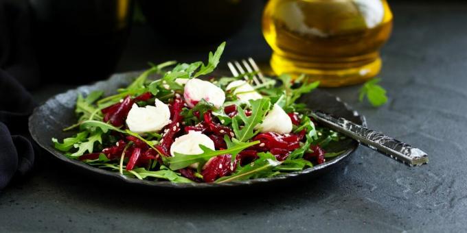 Salade de mozzarella, roquette et betteraves: une recette simple