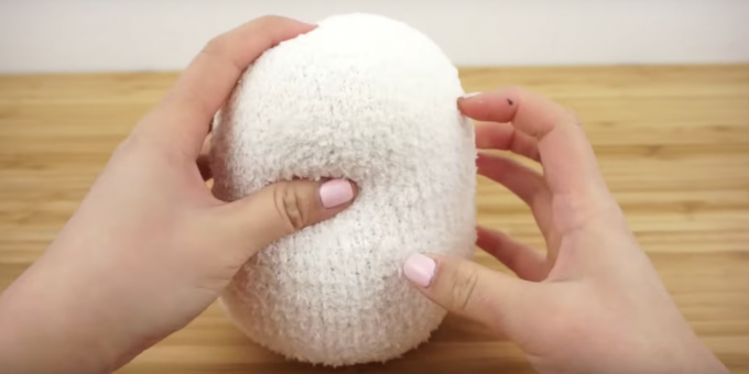 Comment faire un jouet en peluche de vos propres mains: démoulez et remplissez le blanc
