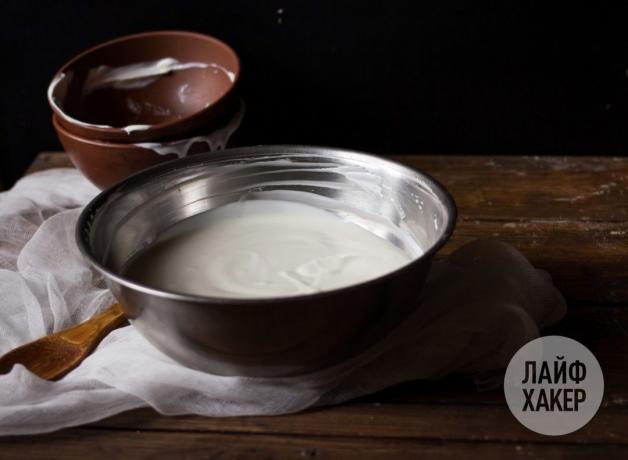 fromage à la crème maison: mélanger la crème sure et le yaourt