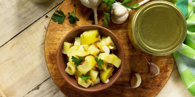 Courgettes marinées croustillantes pour l'hiver