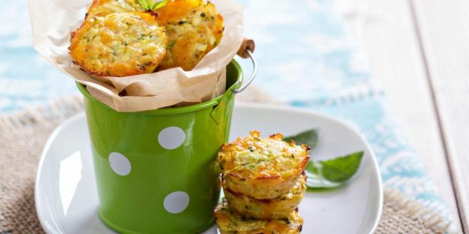 Muffins de courgettes au fromage et aux herbes