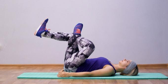 Exercices de yoga simples: pose des œillets