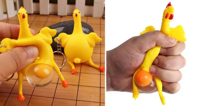 jouets antistress sous la forme d'un œuf de poule qui donne naissance
