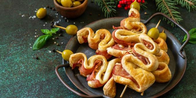 Sapins de Noël en pâte feuilletée au bacon