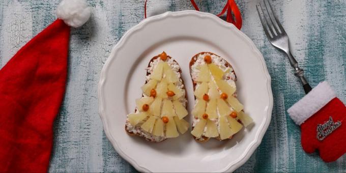 Sandwichs du Nouvel An à l'ananas et aux bâtonnets de crabe