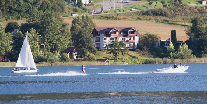 Repos sur le lac en Autriche