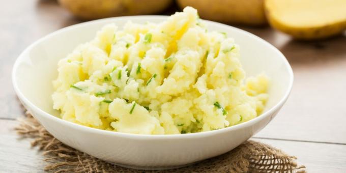 Chebureks aux pommes de terre et aux herbes: une recette de remplissage simple