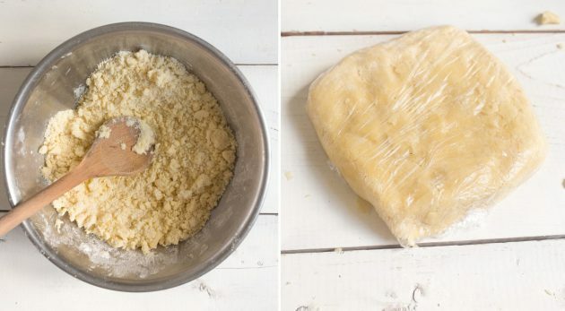 Sablé aux baies et fruits: envelopper la pâte dans du papier d'aluminium et réfrigérer pendant une heure