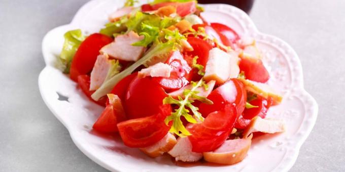 Salade au poulet fumé et tomates