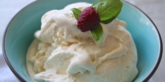 Comment faire sortir la crème glacée des deux ingrédients