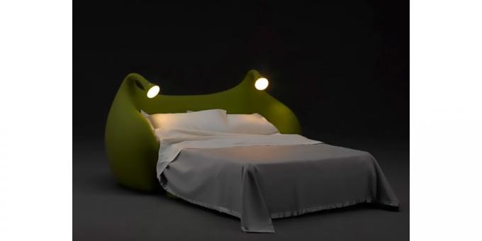 lit avec lampes de chevet