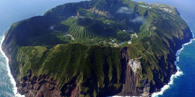 territoire asiatique n'est pas en vain d'attirer les touristes: l'île volcanique Aogasima, Japon